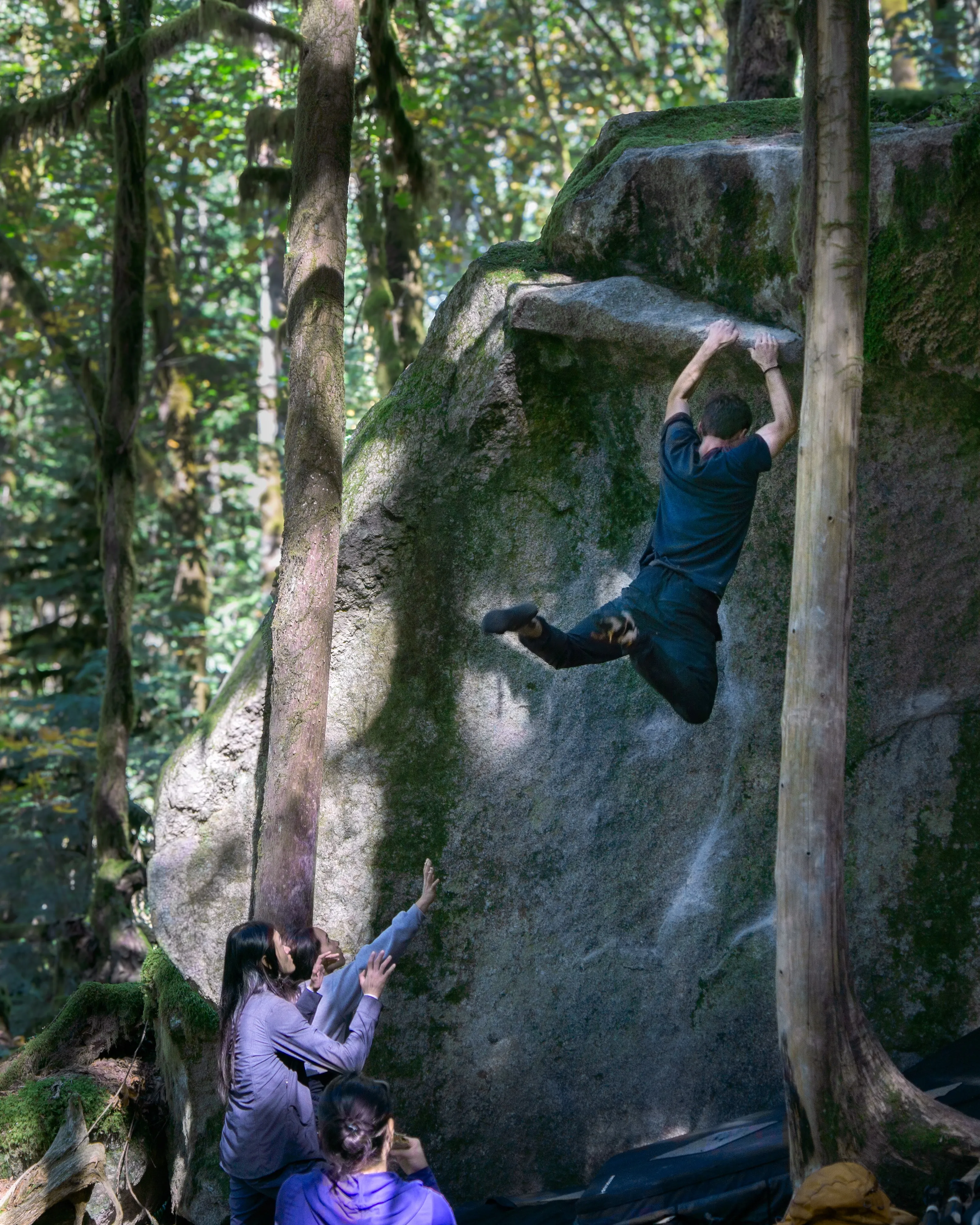 Man climbing Tyler's Dihedral (V4) at the North Wall in Squamish.